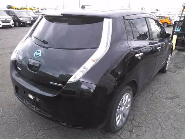 NISSAN LEAF