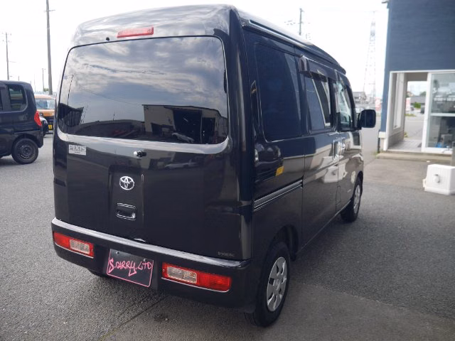 TOYOTA PIXIS VAN