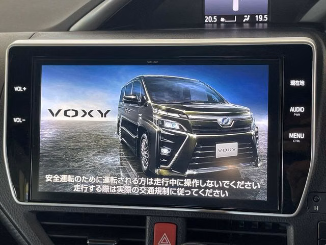 TOYOTA VOXY