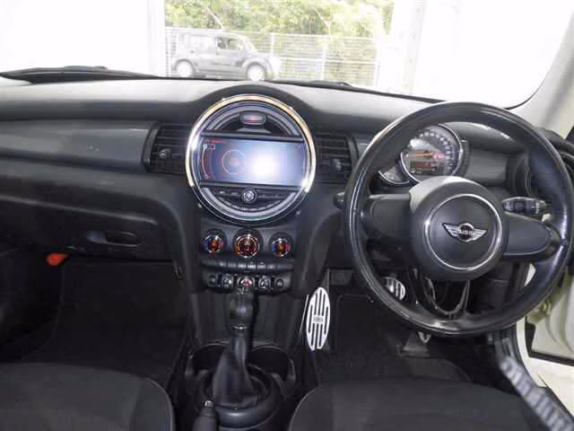 MINI HATCH