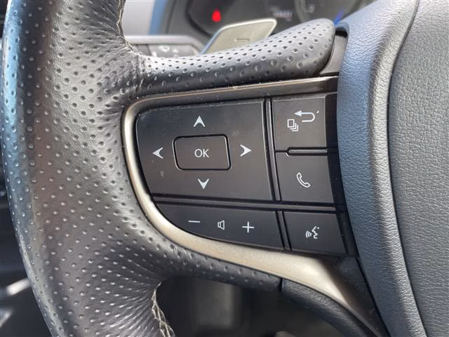 Lexus UX200