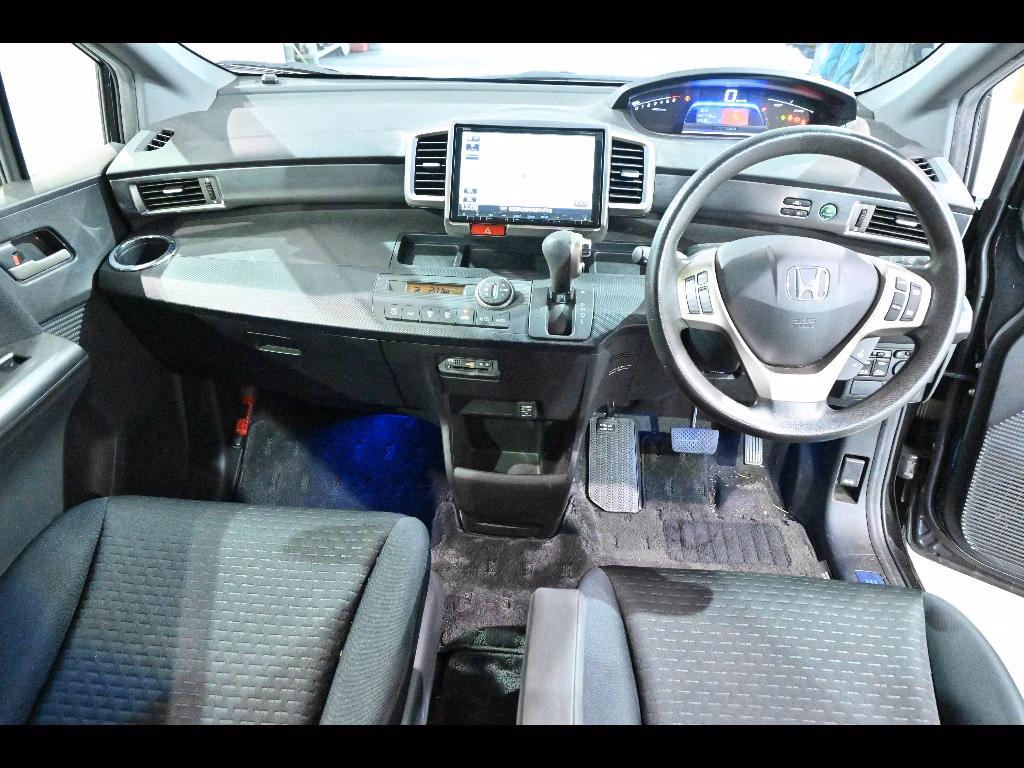 HONDA FREED SPIKE