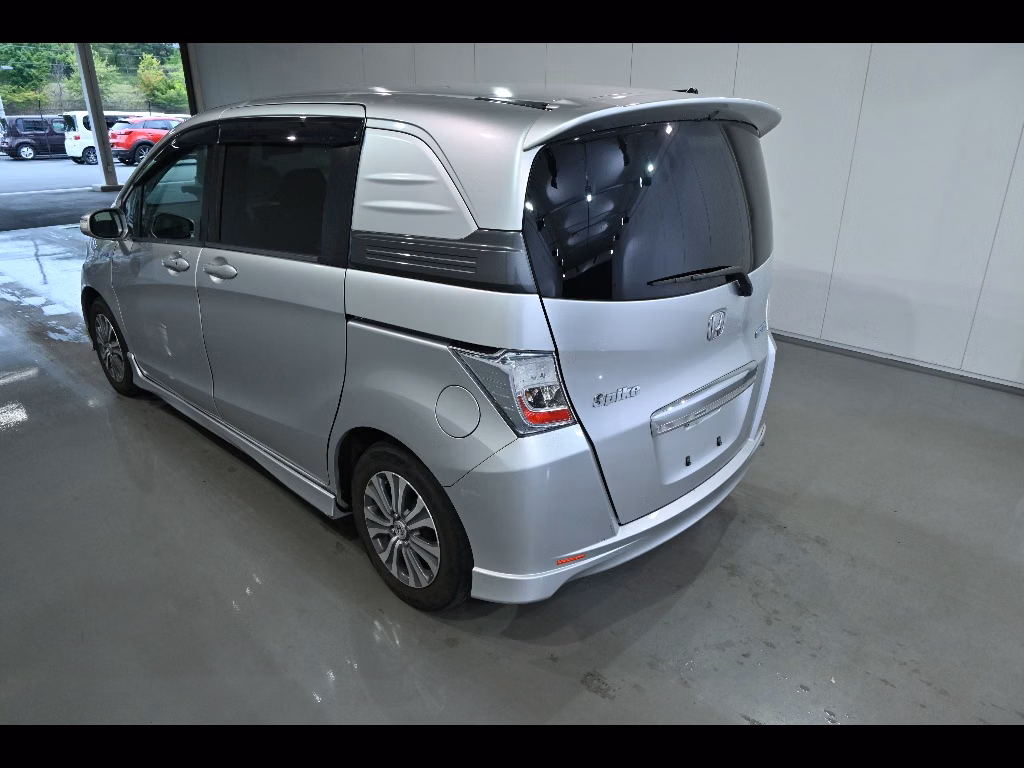 HONDA FREED SPIKE