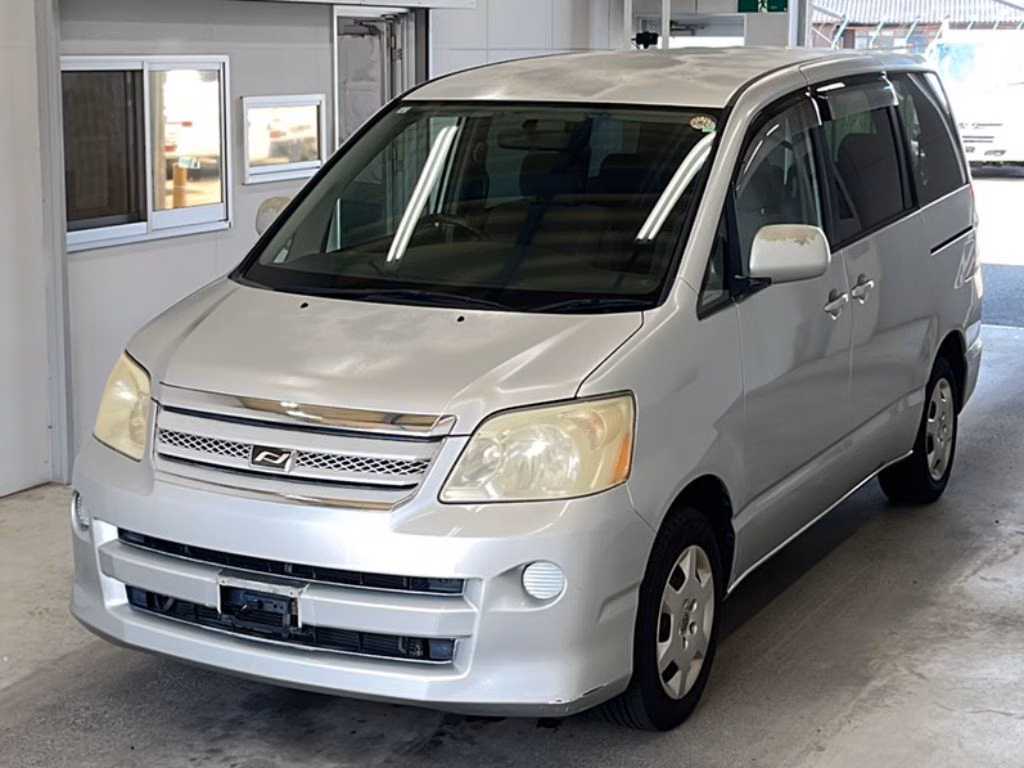 TOYOTA NOAH