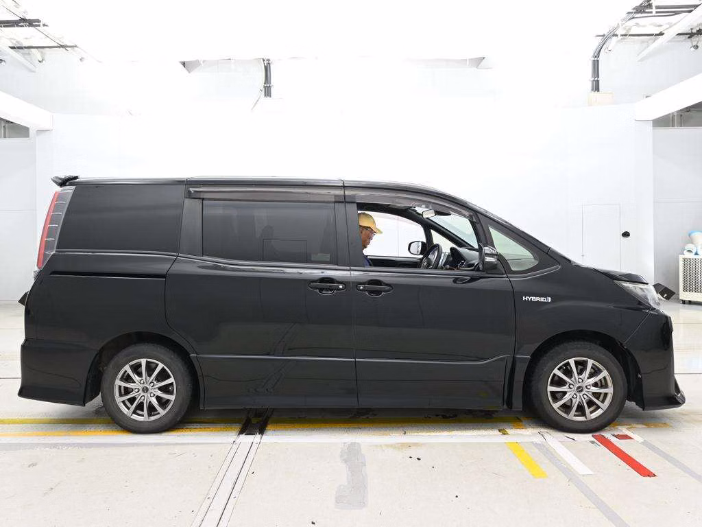 TOYOTA NOAH