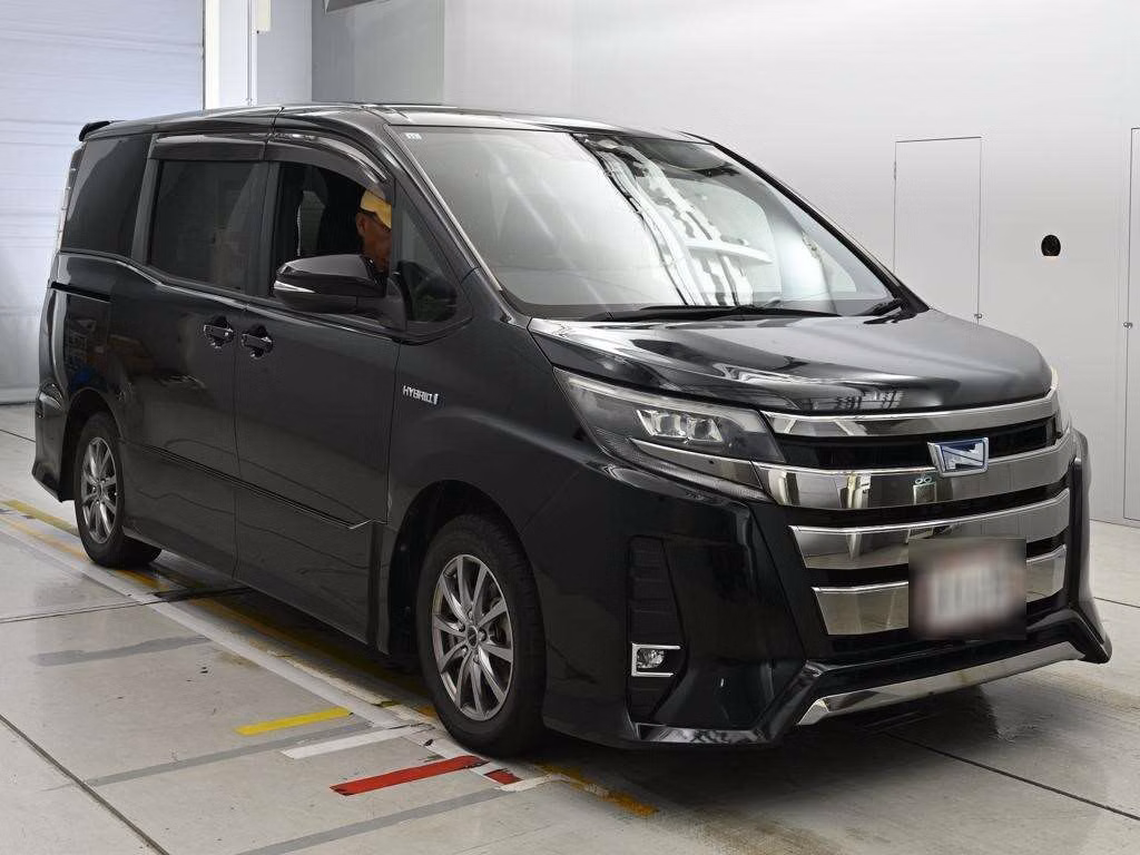 TOYOTA NOAH
