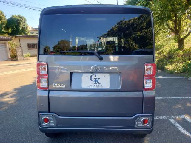 TOYOTA PIXIS MEGA