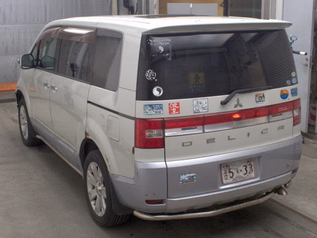 Mitsubishi Delica D:5