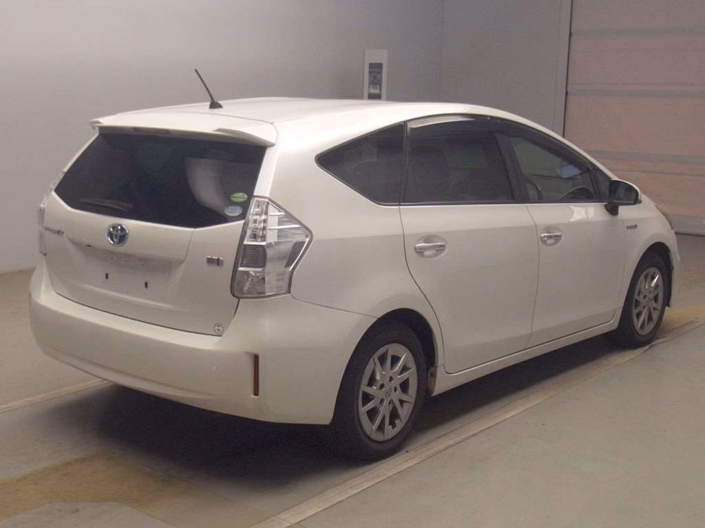 TOYOTA PRIUS ALPHA
