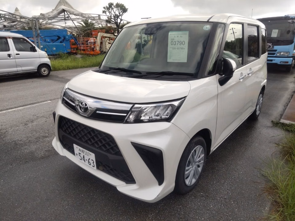 TOYOTA ROOMY