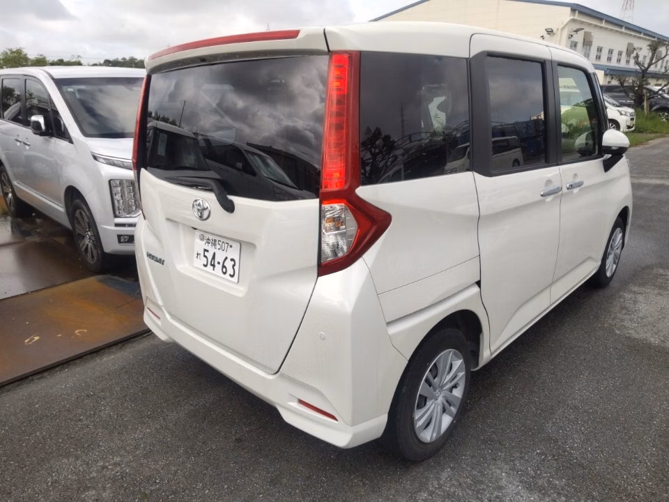 TOYOTA ROOMY
