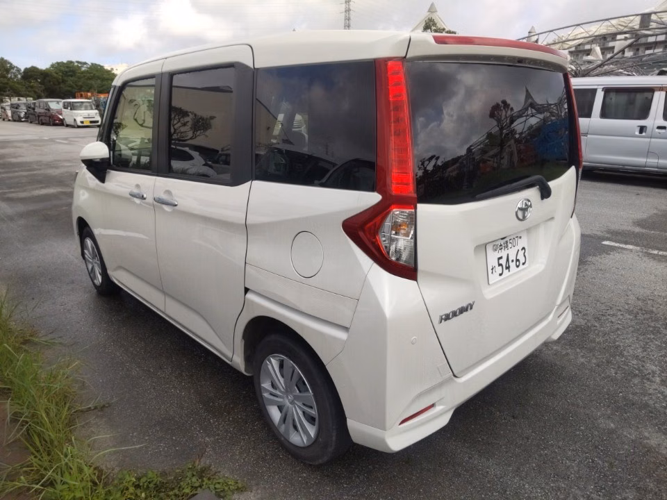 TOYOTA ROOMY