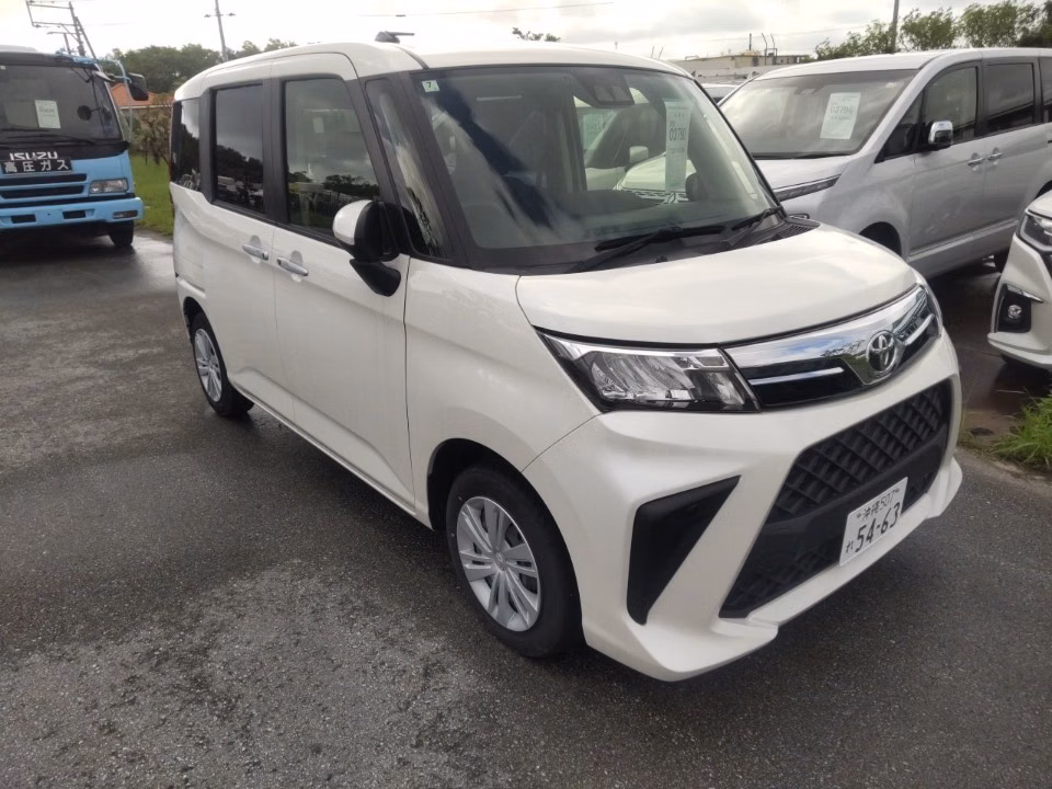 TOYOTA ROOMY