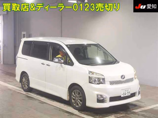 TOYOTA VOXY