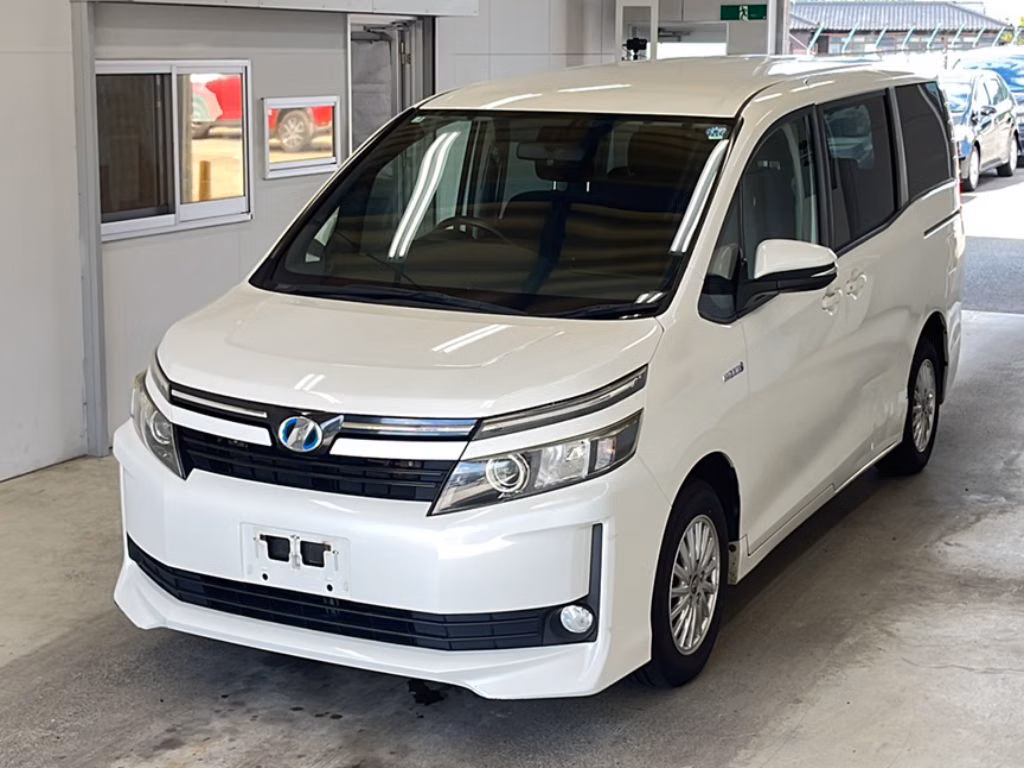 TOYOTA VOXY