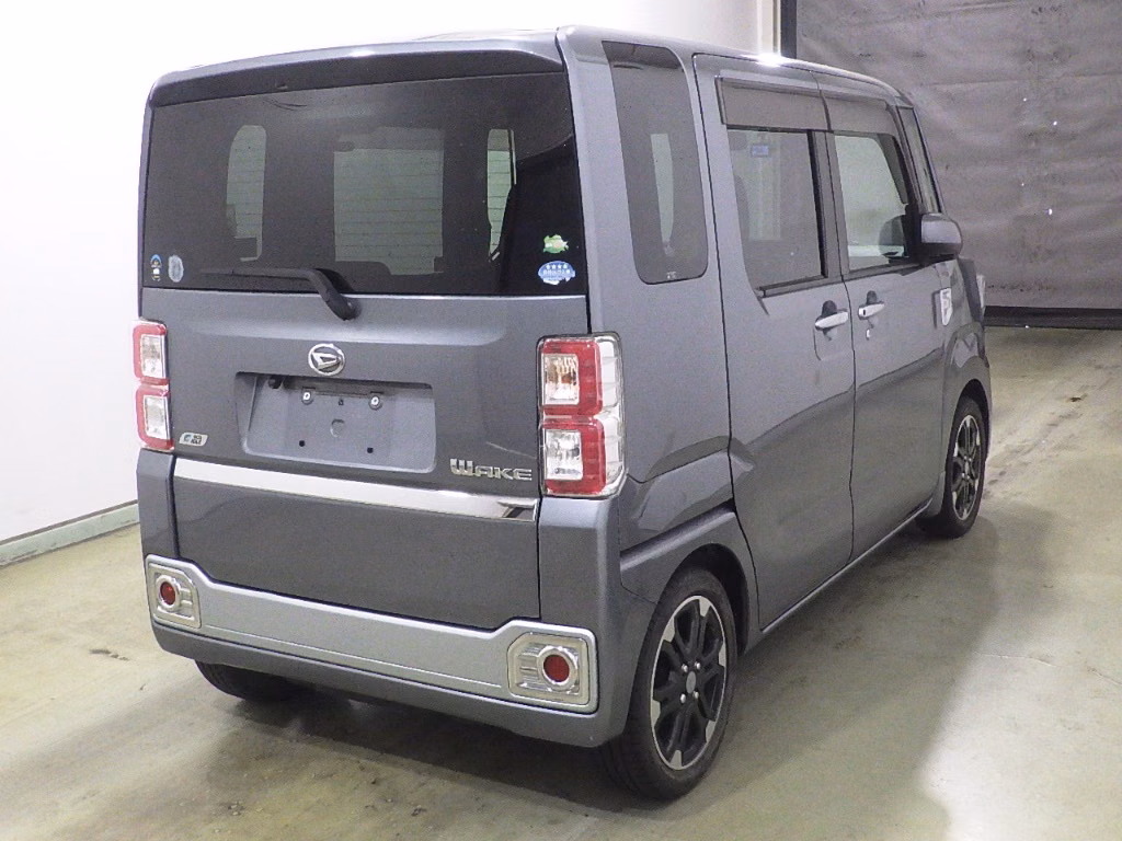 DAIHATSU WAKE