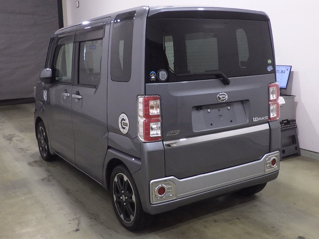 DAIHATSU WAKE