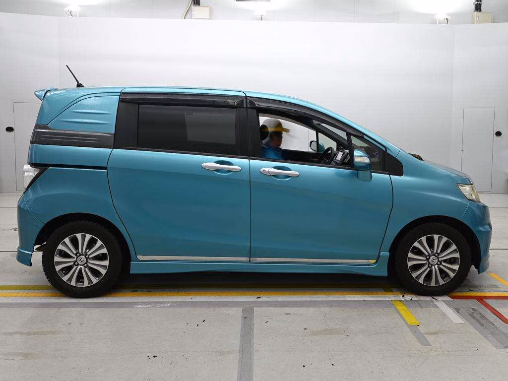 HONDA FREED SPIKE
