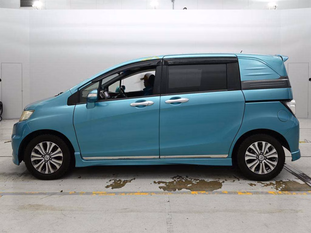 HONDA FREED SPIKE