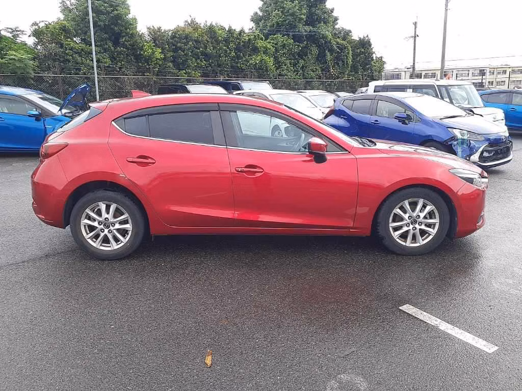 MAZDA AXELA