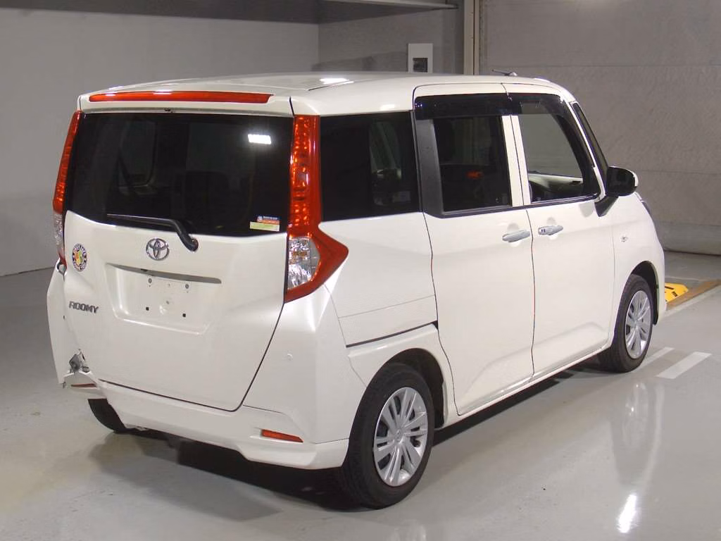TOYOTA ROOMY