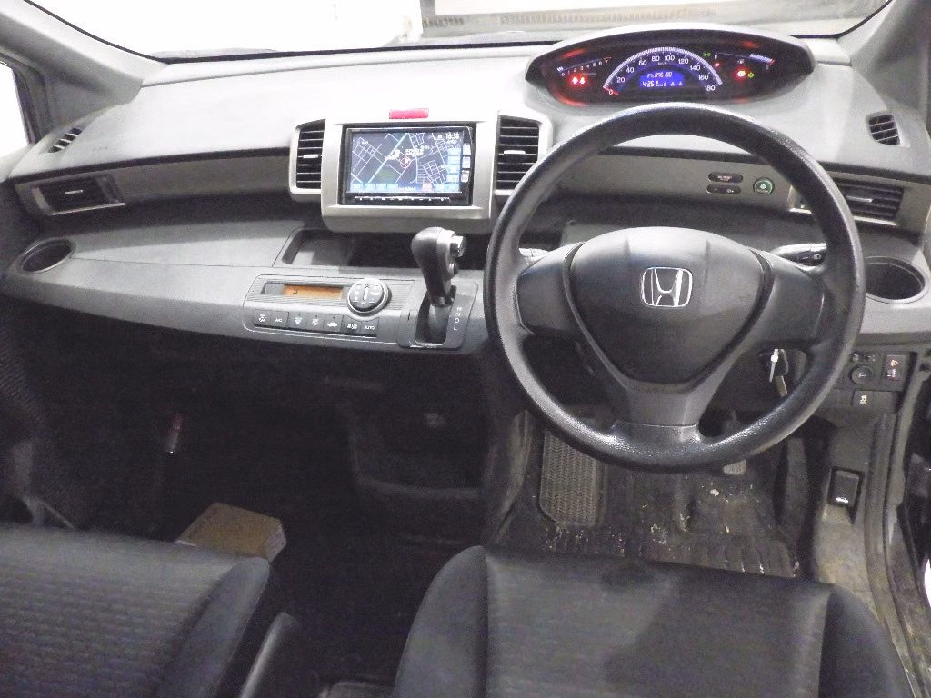 HONDA FREED SPIKE