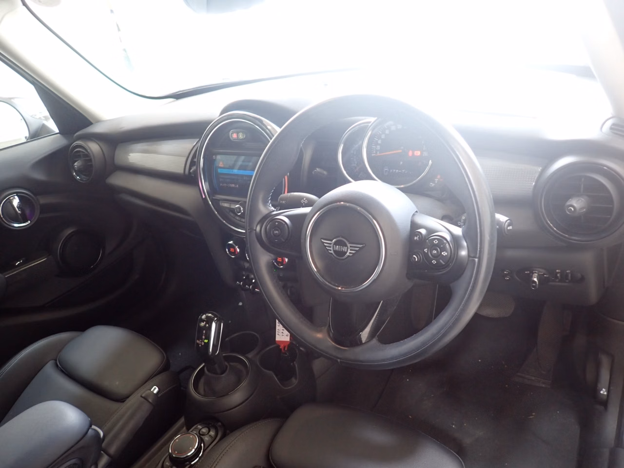 MINI HATCH