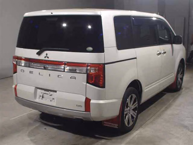 Mitsubishi Delica D:5