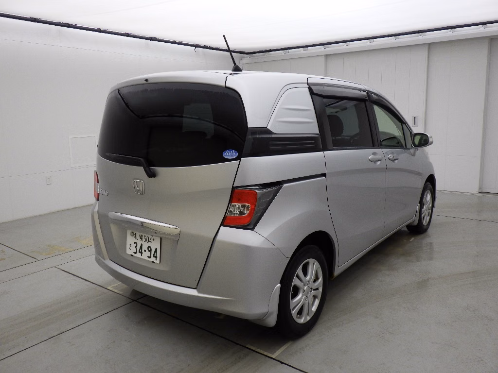 HONDA FREED SPIKE