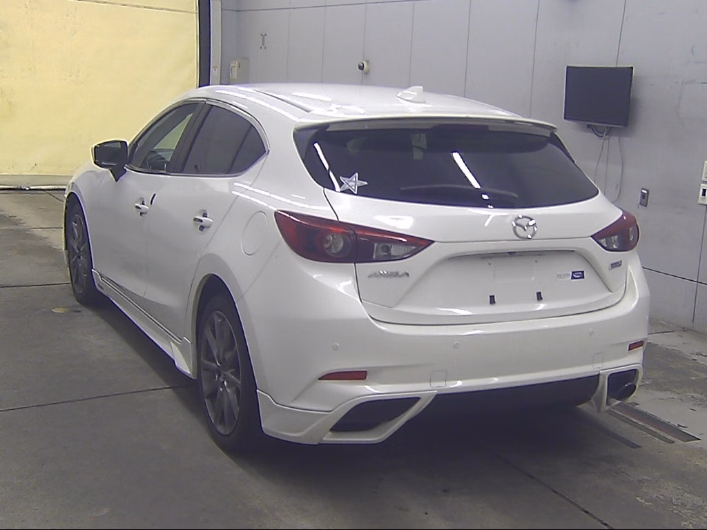 MAZDA AXELA