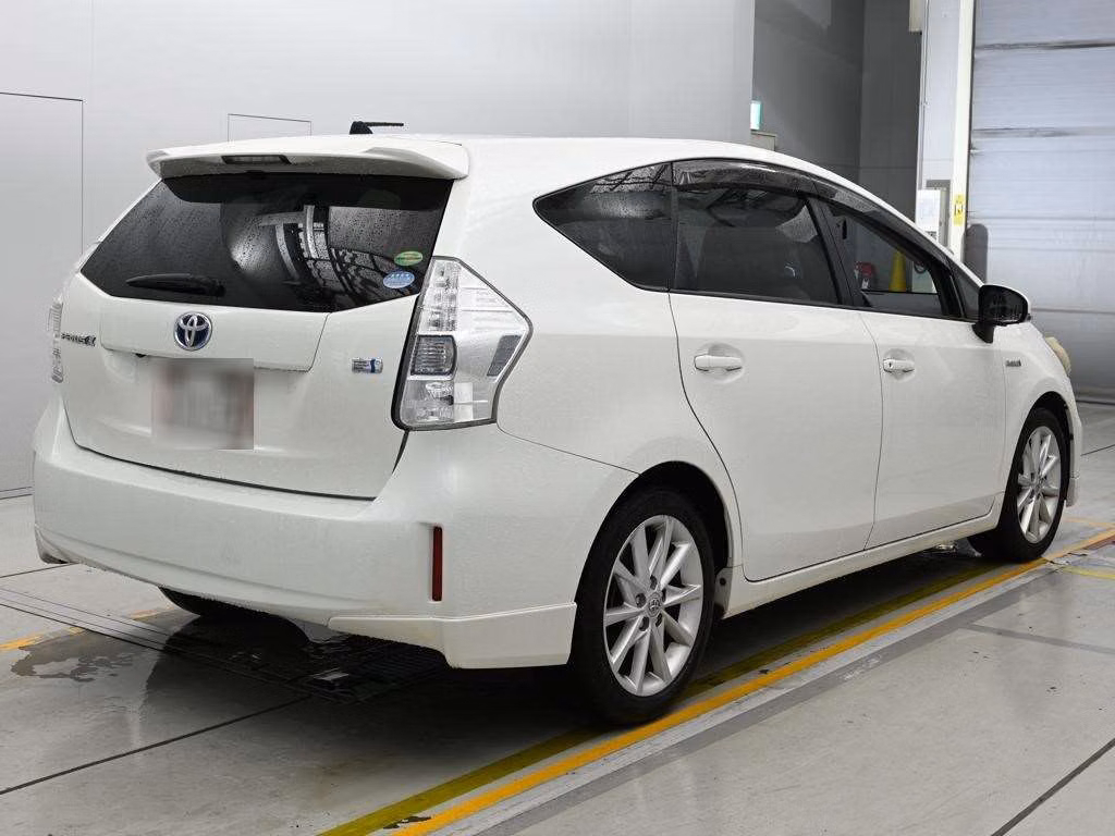 TOYOTA PRIUS ALPHA
