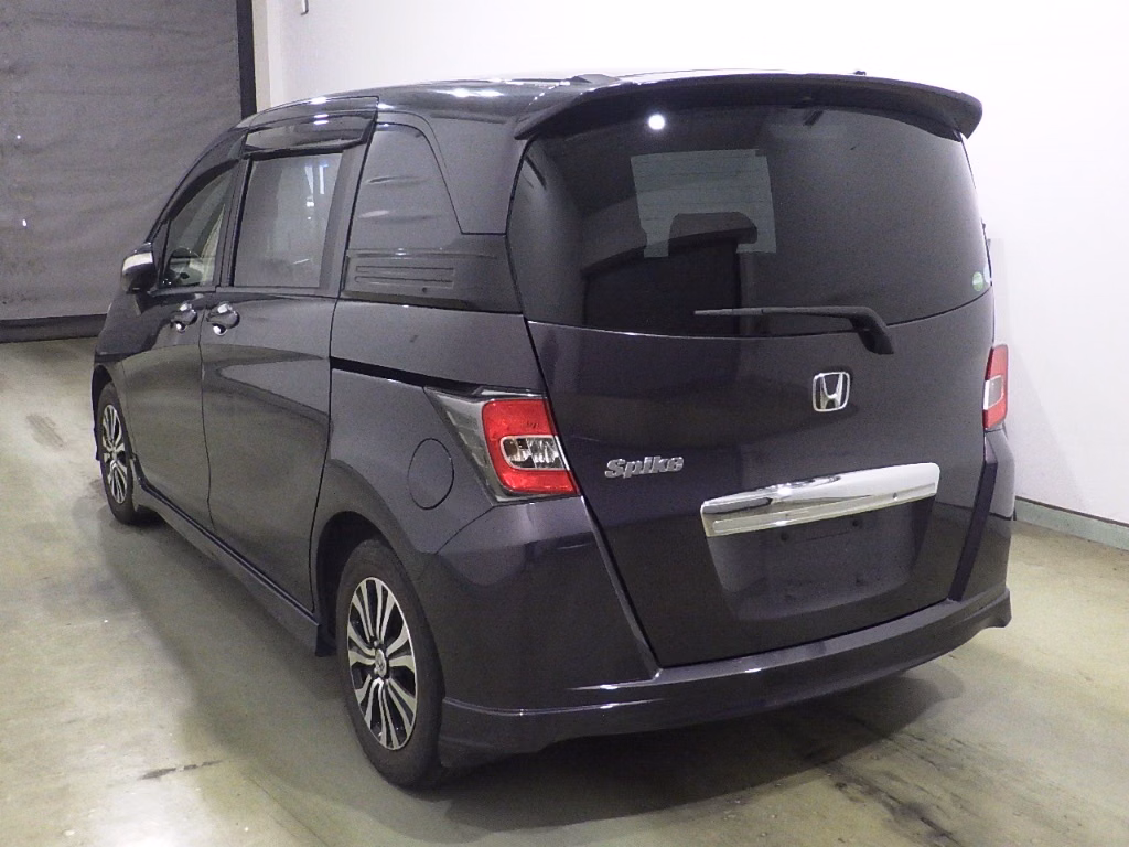 HONDA FREED SPIKE