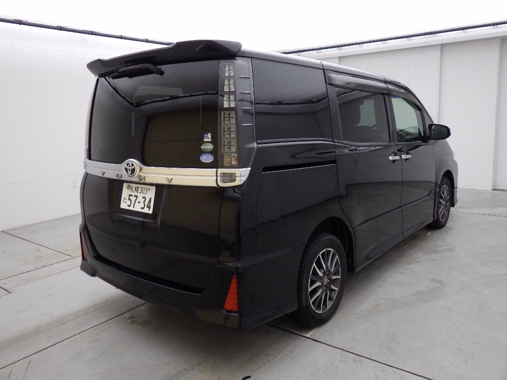 TOYOTA VOXY