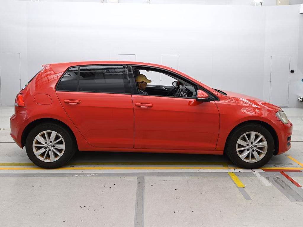 VOLKSWAGEN GOLF