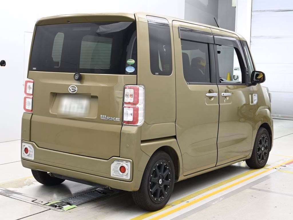 DAIHATSU WAKE