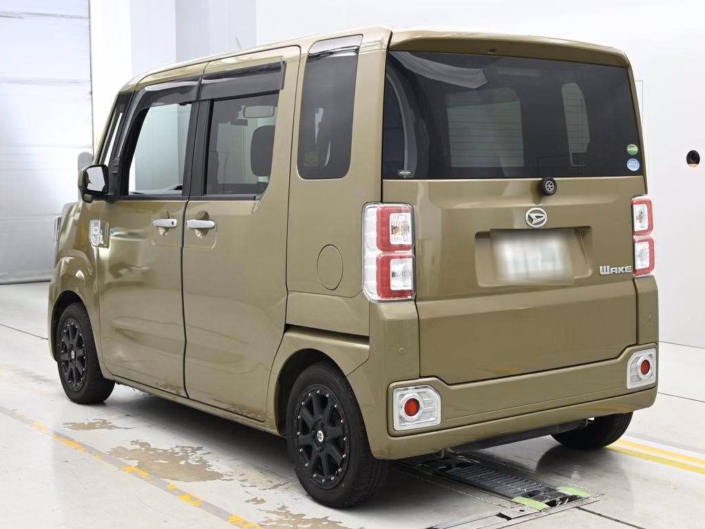 DAIHATSU WAKE