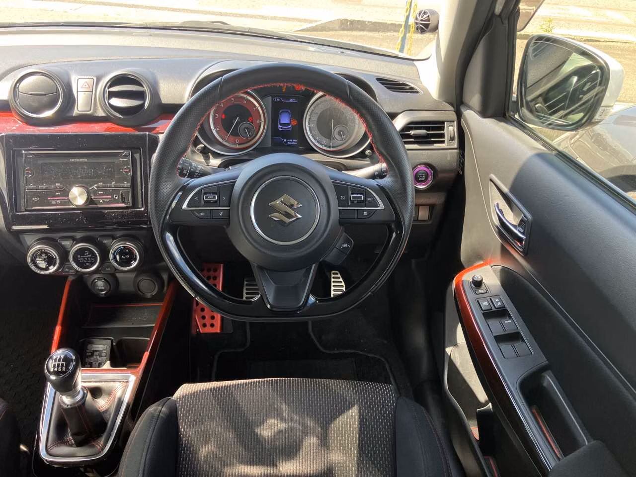 SUZUKI SWIFT