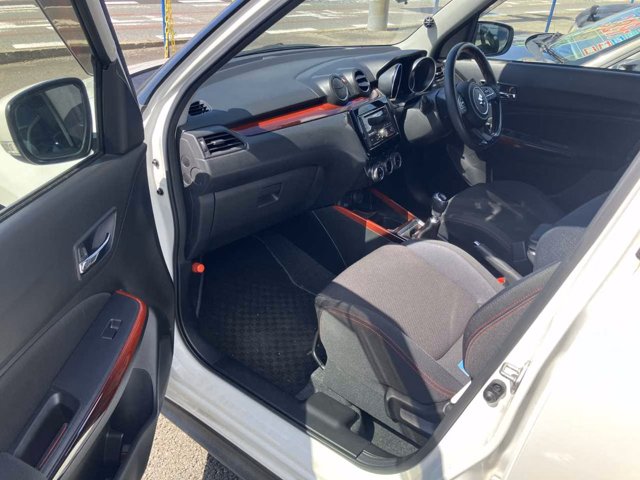 SUZUKI SWIFT