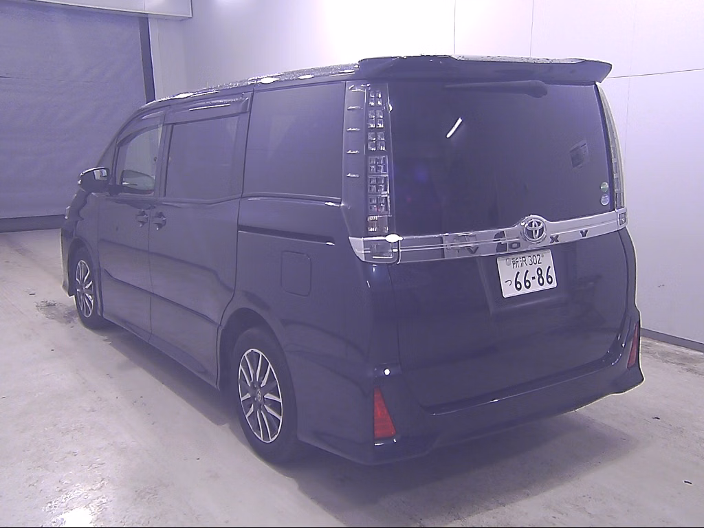 TOYOTA VOXY