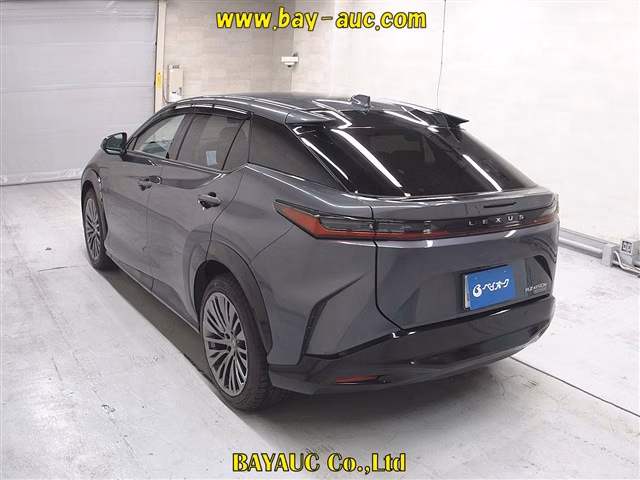 Lexus RZ450e