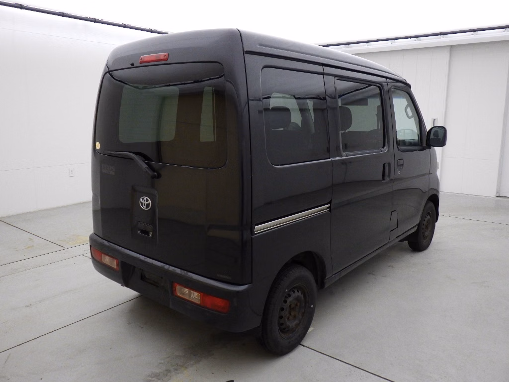 TOYOTA PIXIS VAN