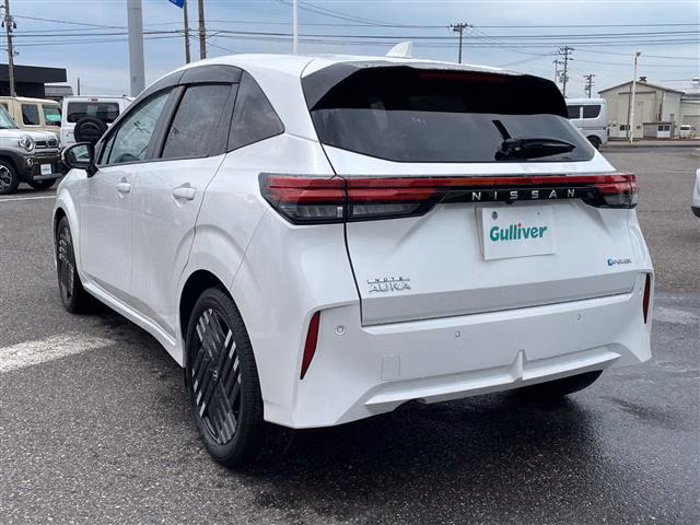 Nissan Aura