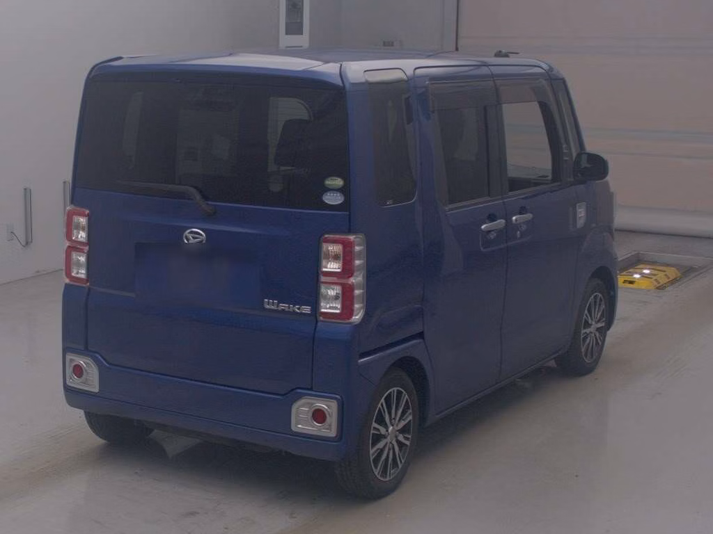 DAIHATSU WAKE