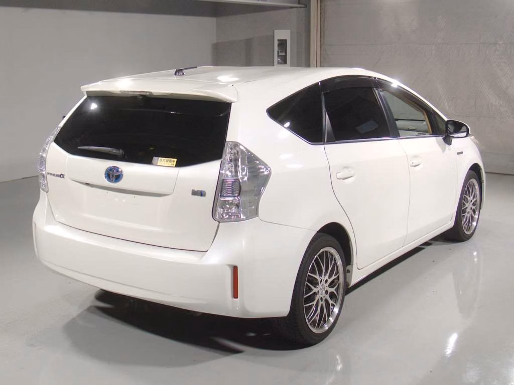 TOYOTA PRIUS ALPHA