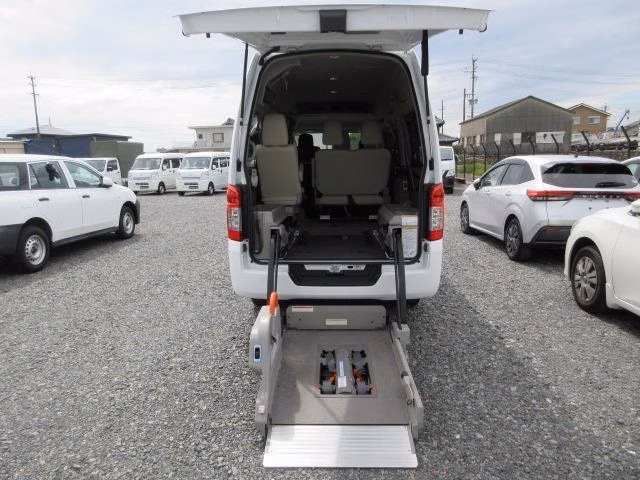 NISSAN NV350 CARAVAN