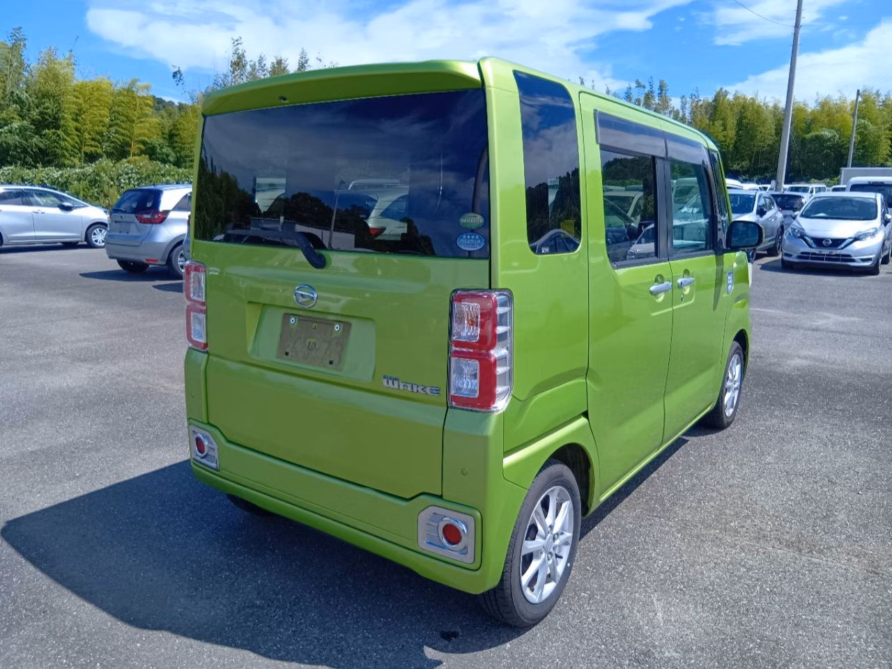 DAIHATSU WAKE