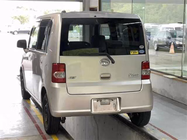 DAIHATSU MOVE CONTE