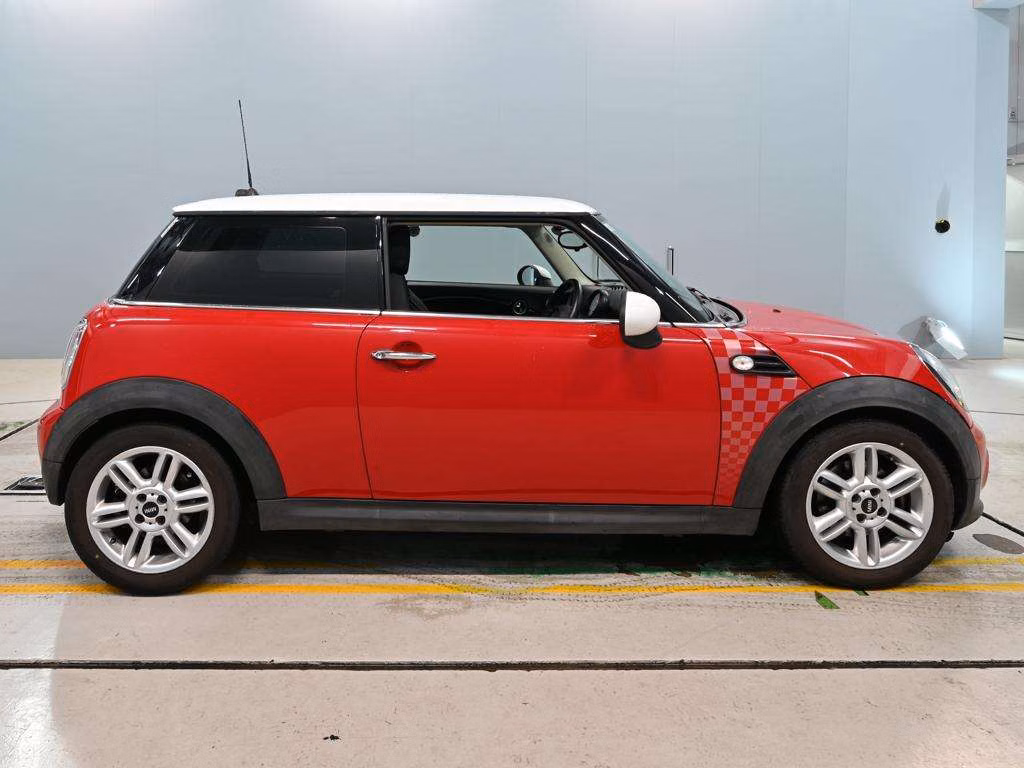 MINI HATCH