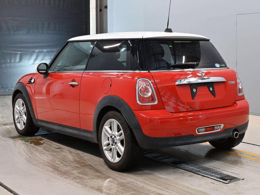 MINI HATCH