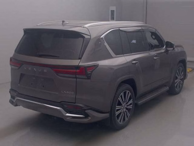 LEXUS LX600